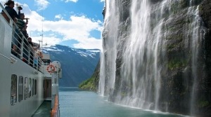 O véu de Noiva Geiranger Fiorde