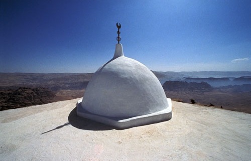 Cúpula do Túmulo de Aarão no Monte Hor próximo de Petra