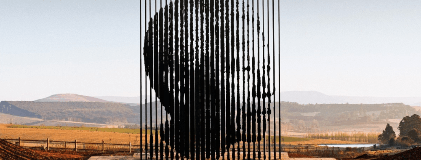 Escultura de Nelson Mandela no local da sua prisão em Howick