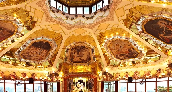 Interior do templo Hare Krishna em Durban(Tsogosunblog)